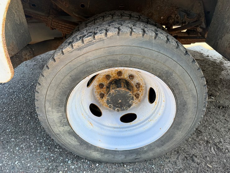 2012-ford-f550-xl-image-56