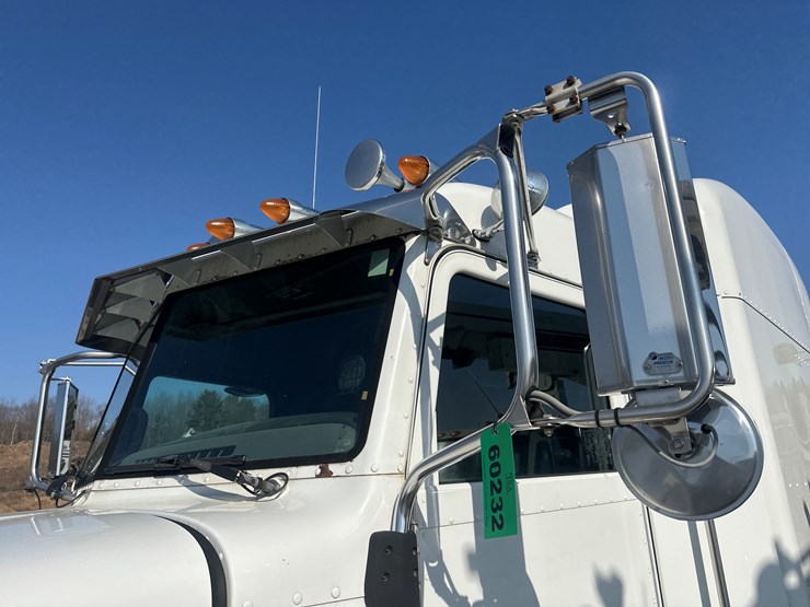 2013-peterbilt-365-image-14