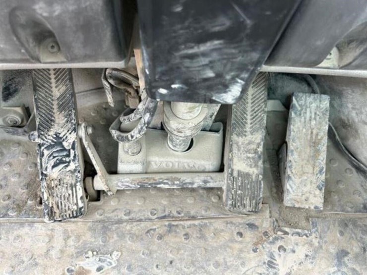 2012-volvo-l220g-image-58