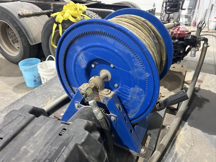 portable-water-tank-w/pump-image-15