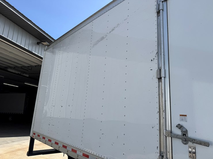 2019-isuzu-nrr-image-22