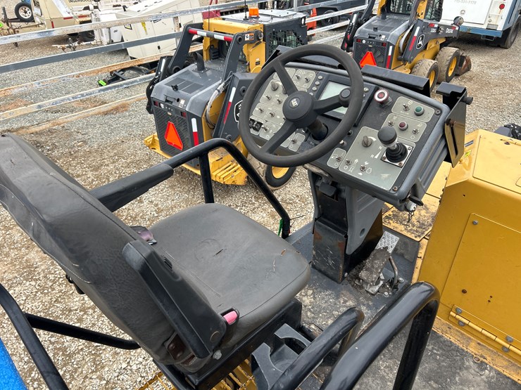 caterpillar-ap-600d-image-36