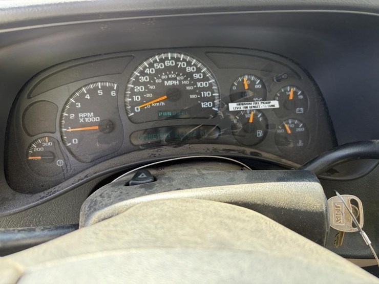 2004-chevrolet-silverado-2500hd-image-14