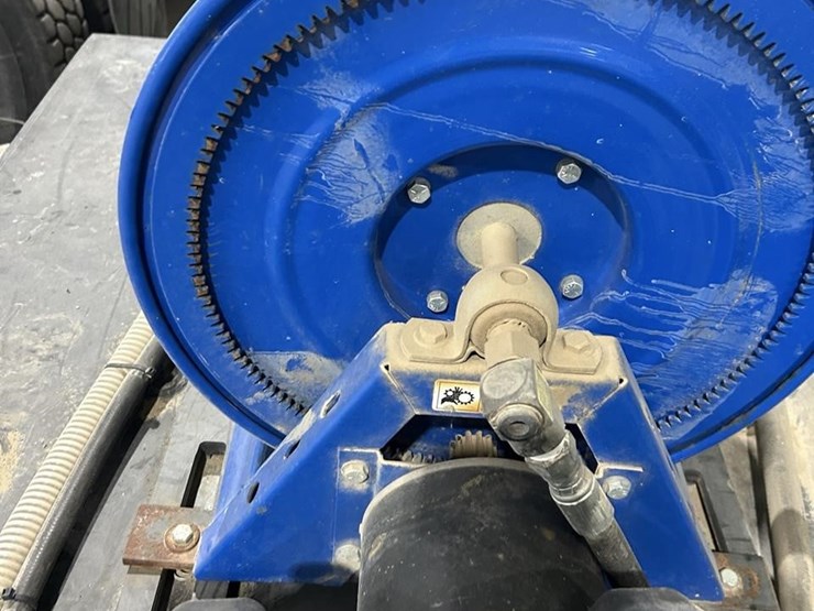 portable-water-tank-w/pump-image-17