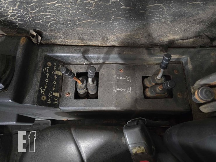 2014-caterpillar-tl1055c-image-20