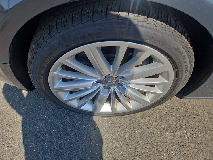 2011-audi-a5-quattro-2-door-convertible-image-10