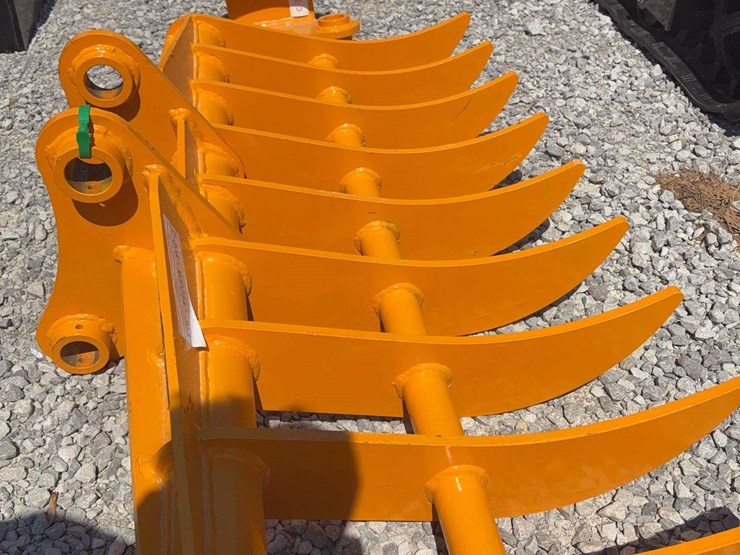 caterpillar-305-image-4