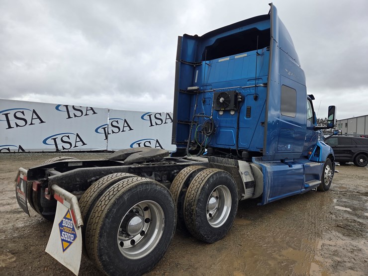 #2199-•-2020-international-a26-sleeper-cab-truck-tractor-image-5