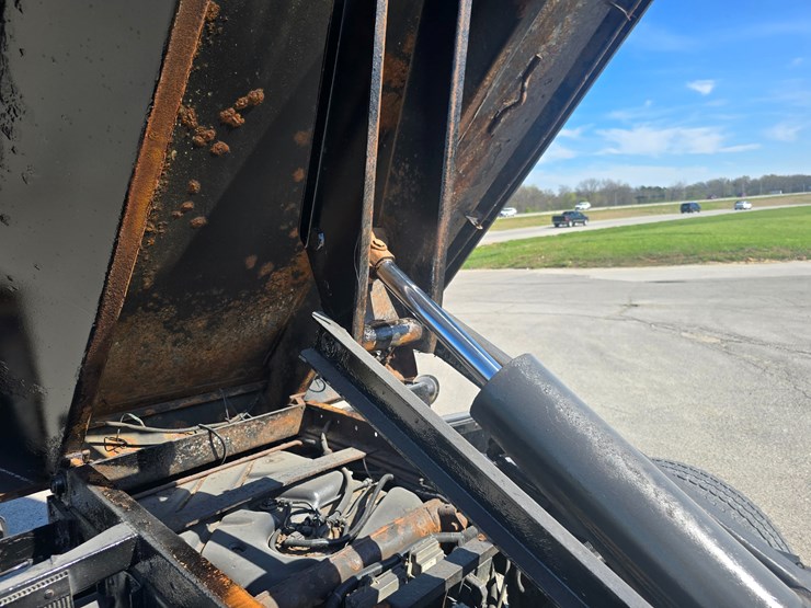 2019-chevrolet-silverado-3500-image-63