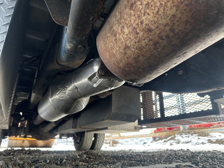 2012-massey-ferguson-8-image-63