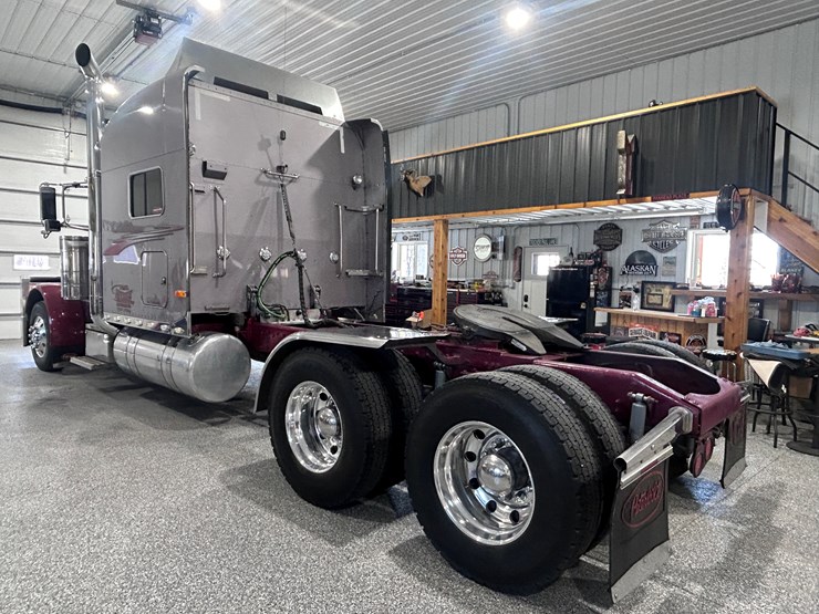 2007-peterbilt-379-image-3