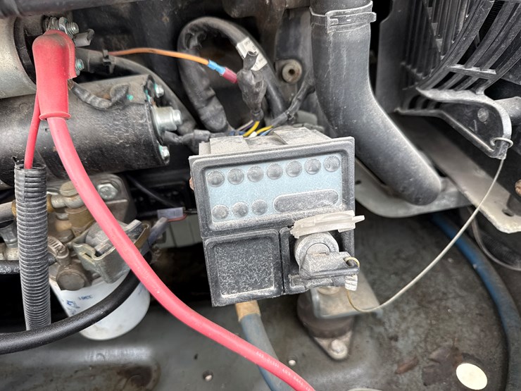 2015-massey-ferguson-8-image-31