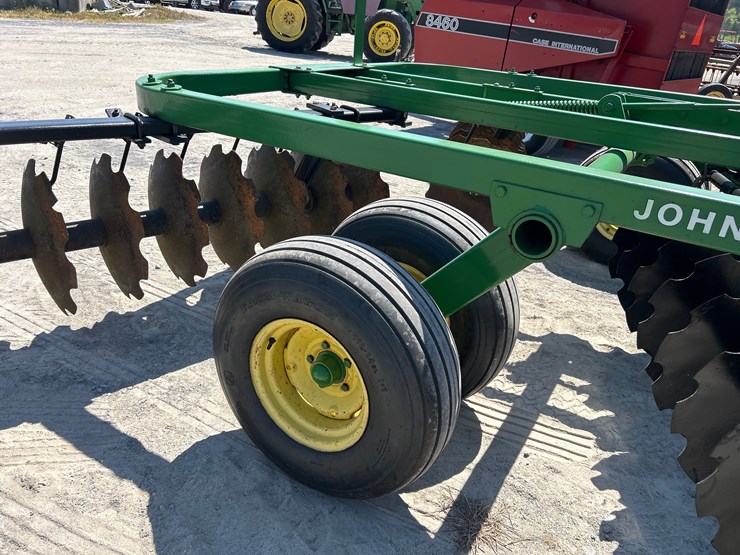 john-deere-210-image-13