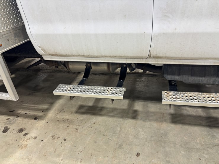 #2331-•-2022-chevrolet-5500-hd-flatbed-truck-image-21