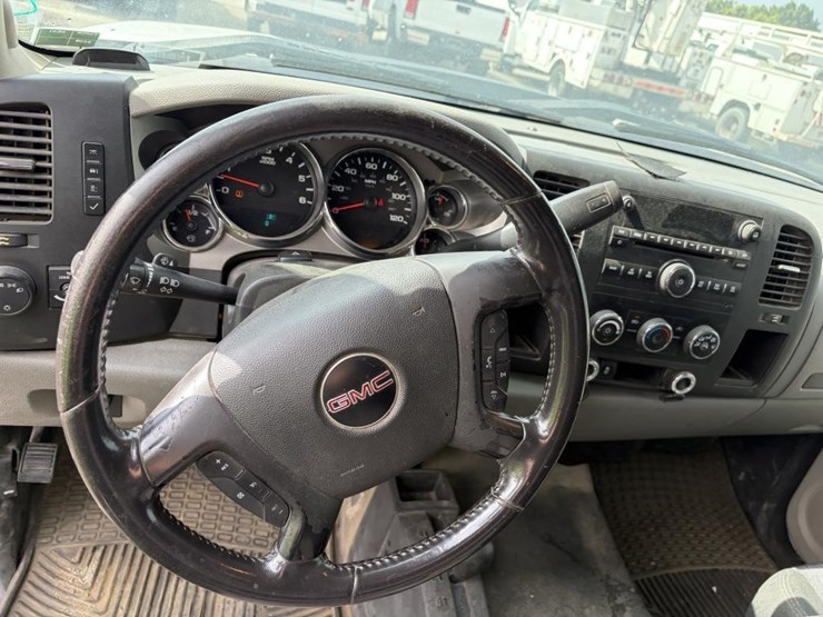 2012-gmc-sierra-2500-image-16