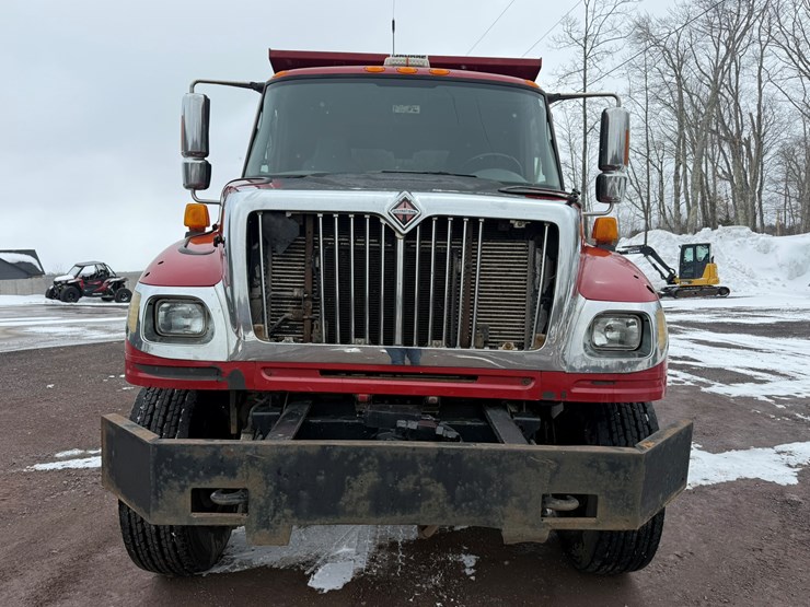 #1052-•-2007-international-7600sfa-tri-axle-dump-truck-image-8