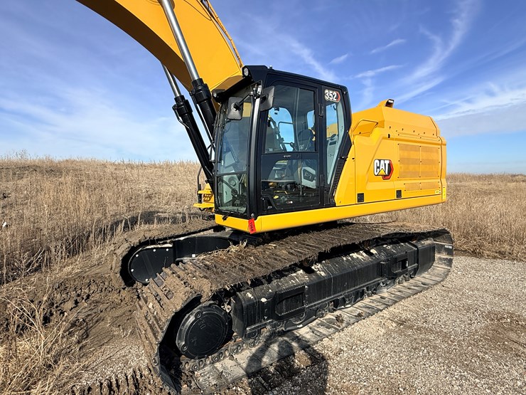 #1968-•-caterpillar-excavator-image-11