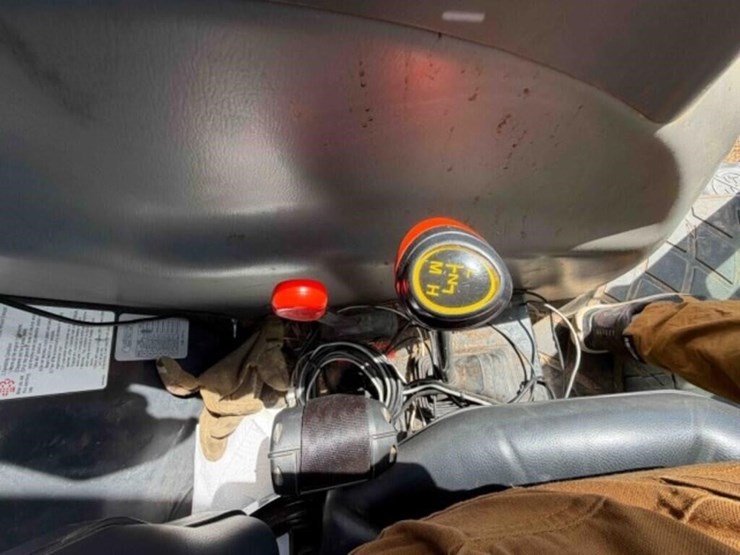 2018-kioti-dk4210-se-tractor-image-24