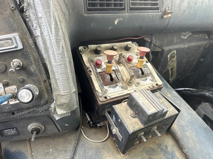 1990-ford-l9000-image-48