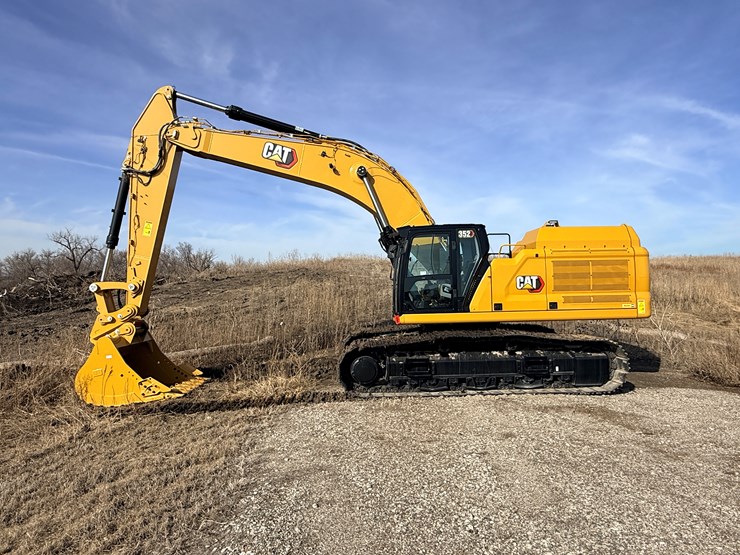 #1968-•-caterpillar-excavator-image-3