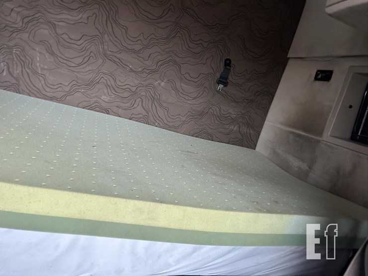 2015-volvo-vnl62t630-image-20