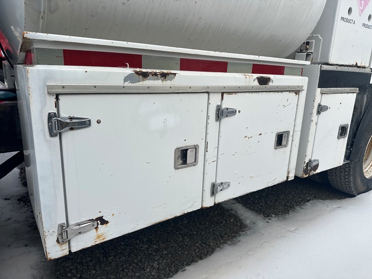 1995-international-8100-image-18