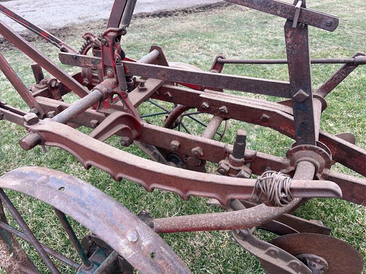 oliver-no.-100-plow-image-32