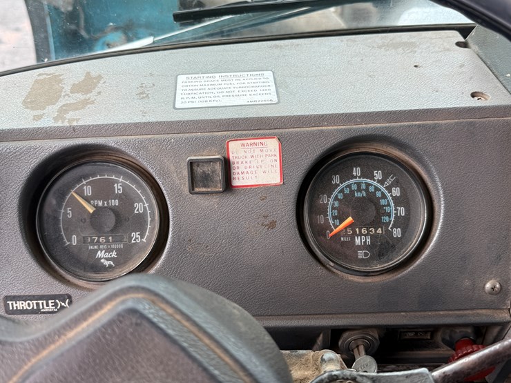 #1056-•-1989-mack-quad-axle-dump-truck-image-52