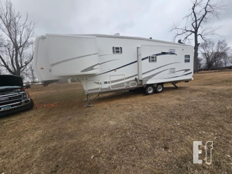 2006-river-canyon-5th-wheel-camper-image-4
