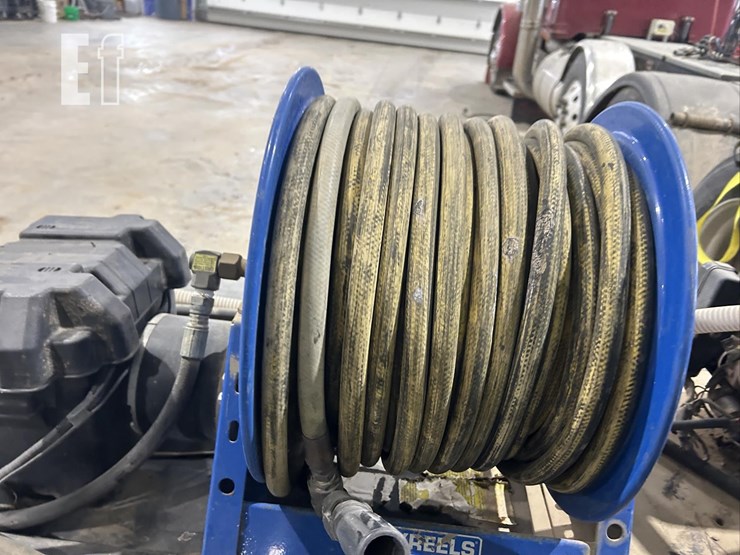 portable-water-tank-w/pump-image-12