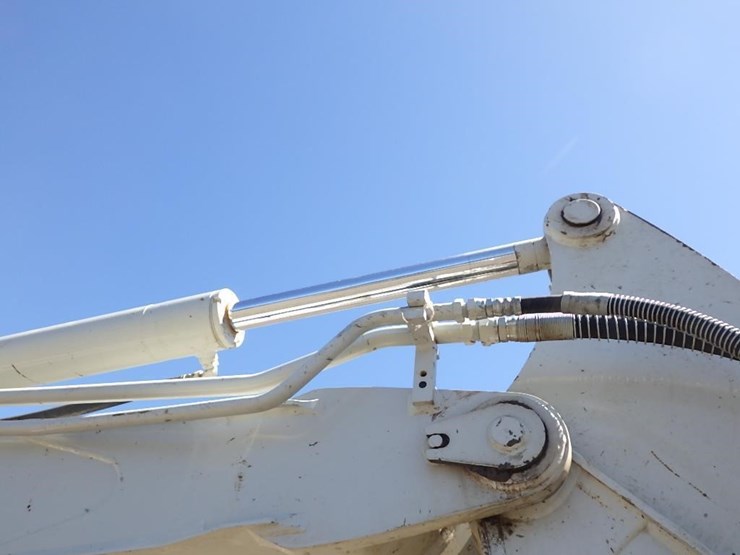 takeuchi-tb260-image-29