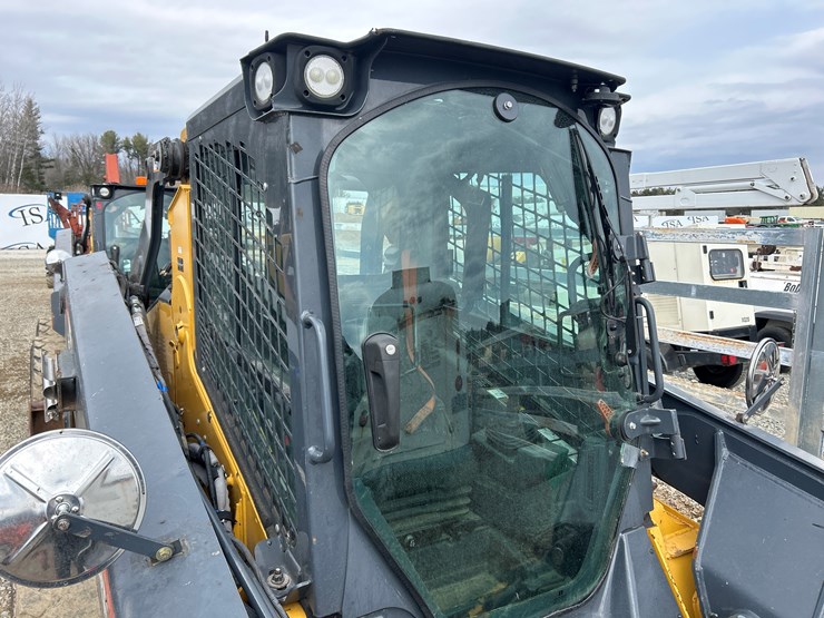 2020-deere-332g-image-39