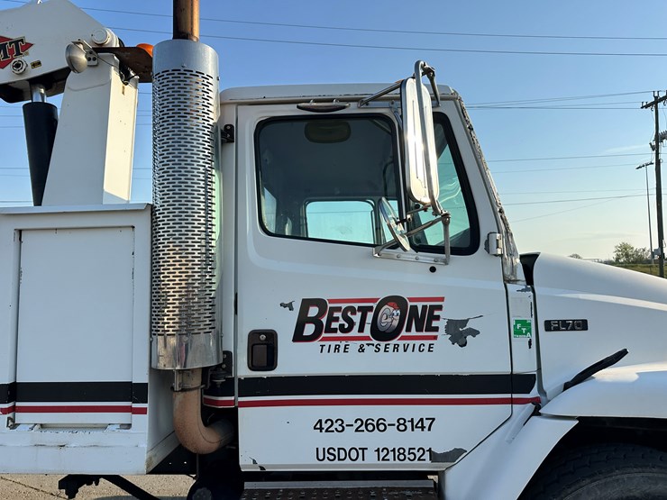 freightliner-fl70-image-21