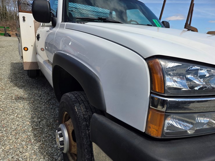 2003-chevrolet-3500-image-11