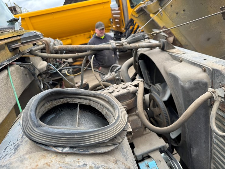 1977-ford-8000-image-31