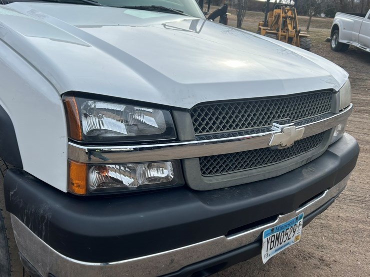 2004-chevrolet-3500-image-9