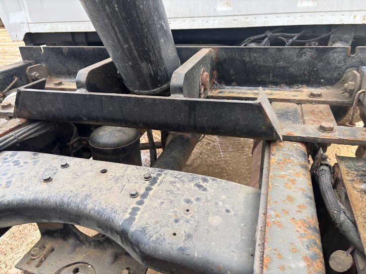 1997-ford-lt8000-image-82