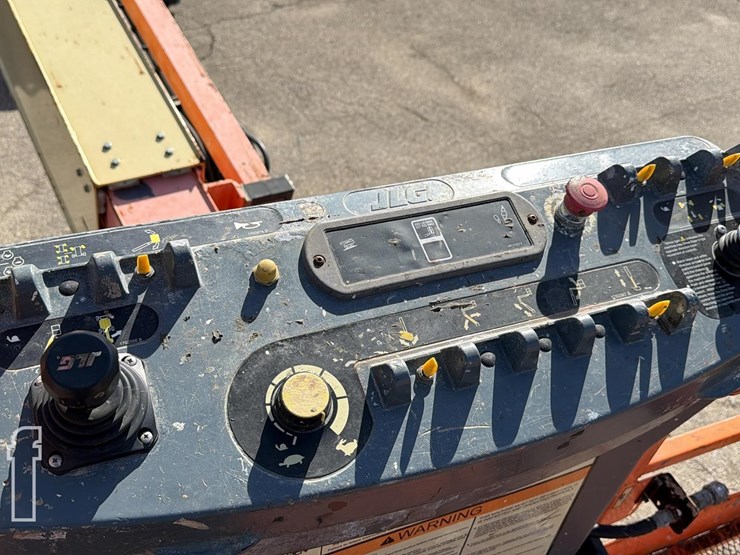 2014-jlg-600s-image-10