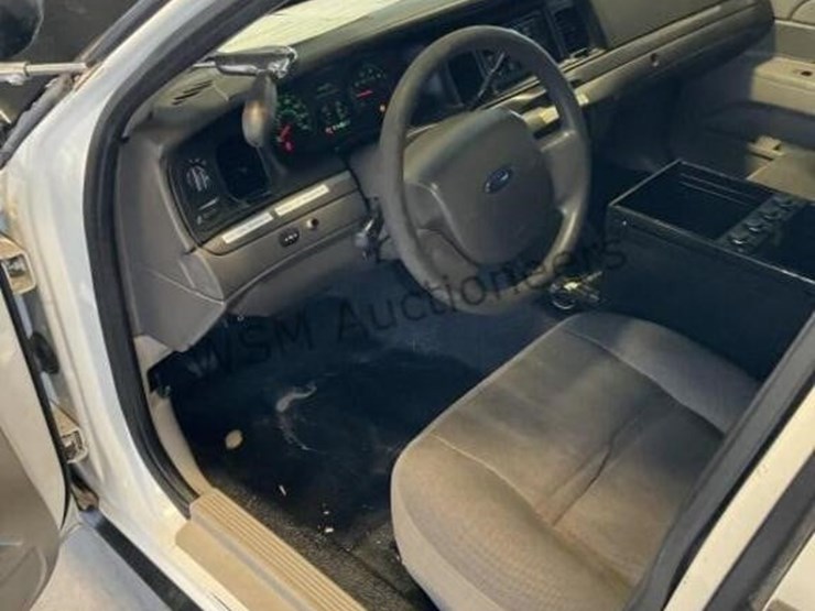 2009-ford-crown-victoria-sdn-image-22