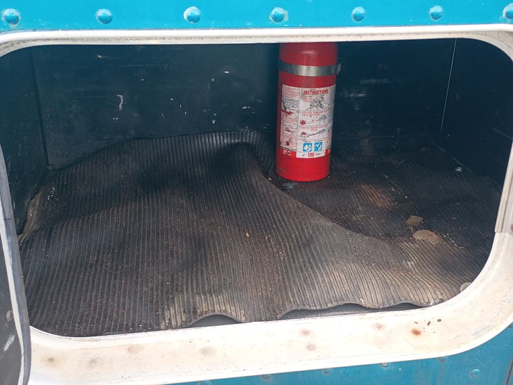 2002-kenworth-t600-image-37