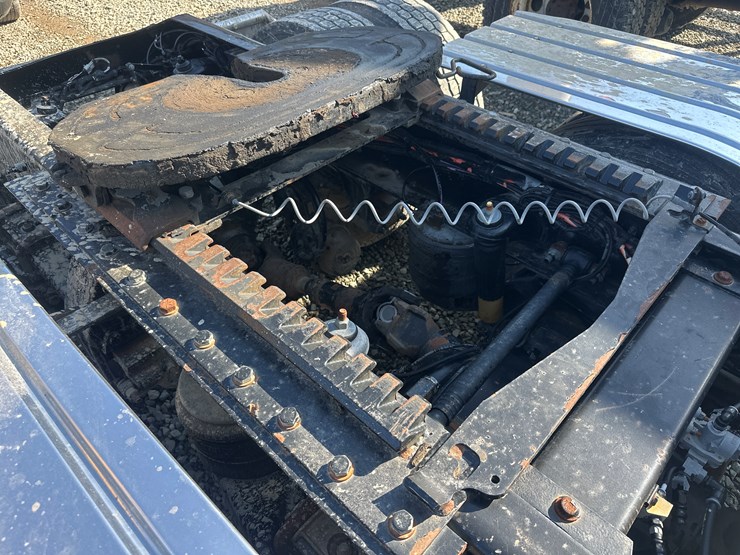 2013-peterbilt-365-image-27