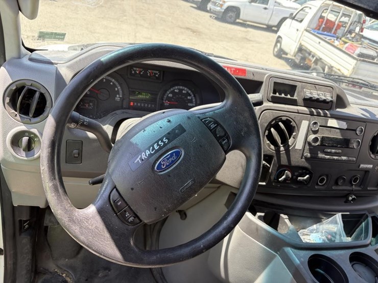 2011-ford-e350-image-14