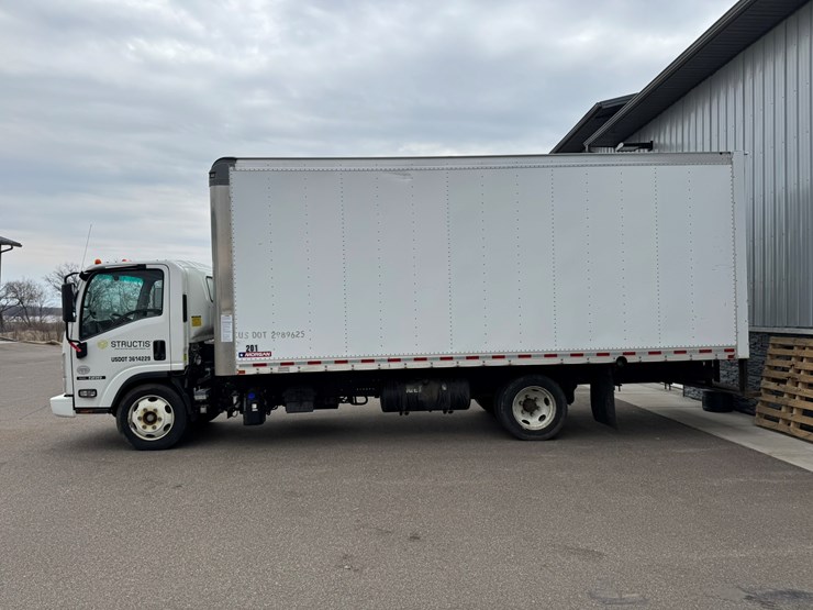 2019-isuzu-nrr-image-2