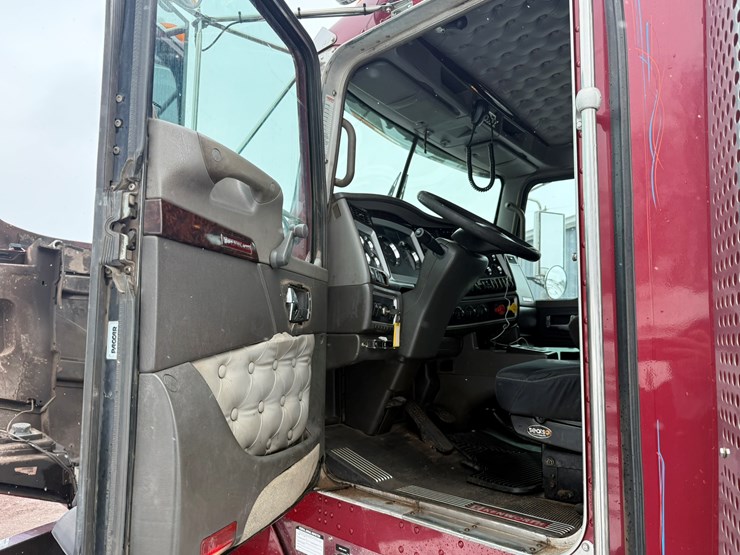 2011-kenworth-t800-image-55