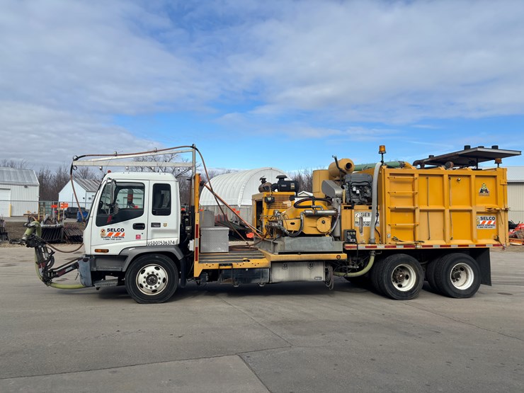 2005-gmc-t7500-image-2