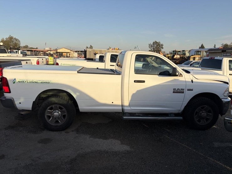 2016-dodge-2500-image-8