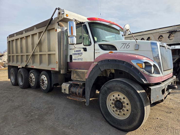 2012-international-7600-image-7