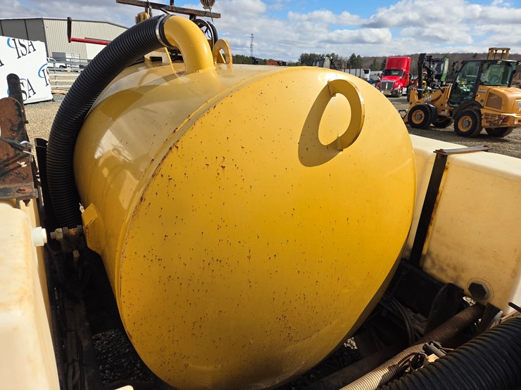 2019-massey-ferguson-8-image-32