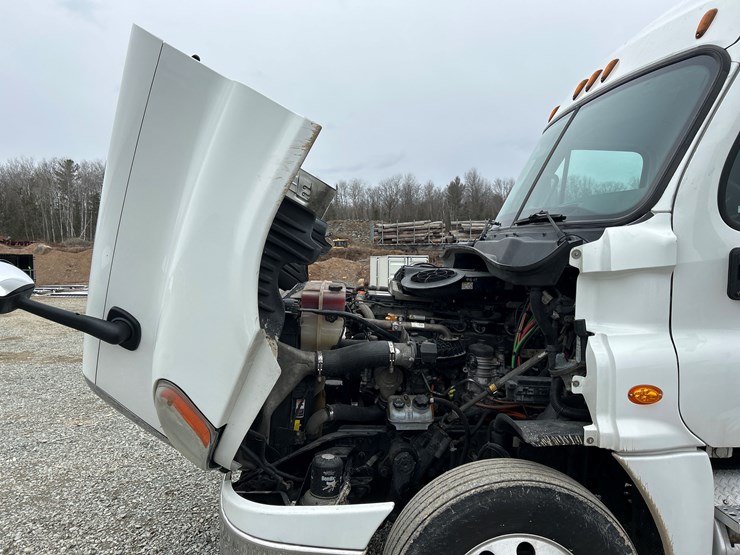 2017-massey-ferguson-8-image-39