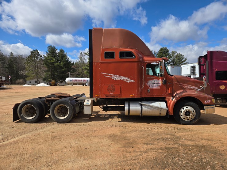 #1515-•-2005-international-9400i6x4-sleeper-cab-truck-tractor-image-5